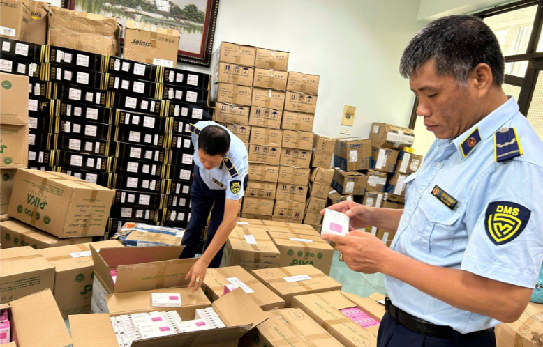 Hà Nội xử lý hơn 2.700 vụ buôn lậu, gian lận thương mại trong tháng 7, thu ngân sách gần 749 tỷ đồng